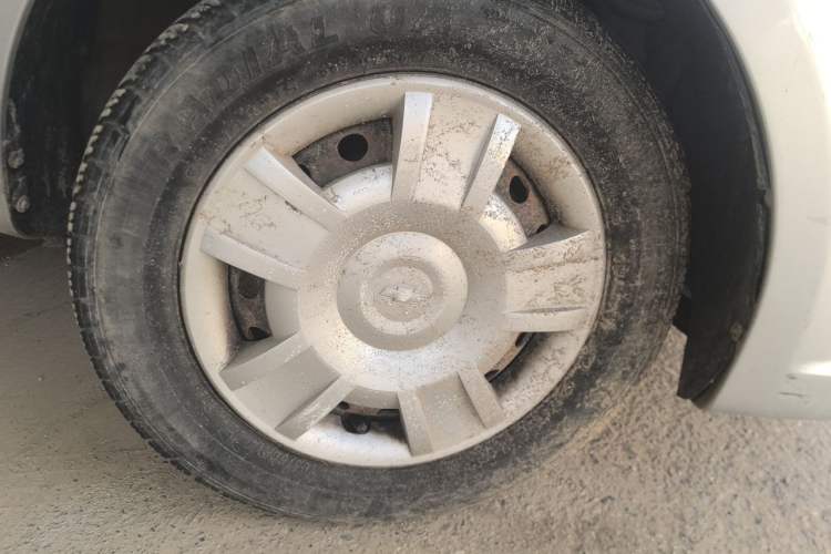 Used Chevrolet Lova 2007 1.4 SL MT Right Front Wheel Hub