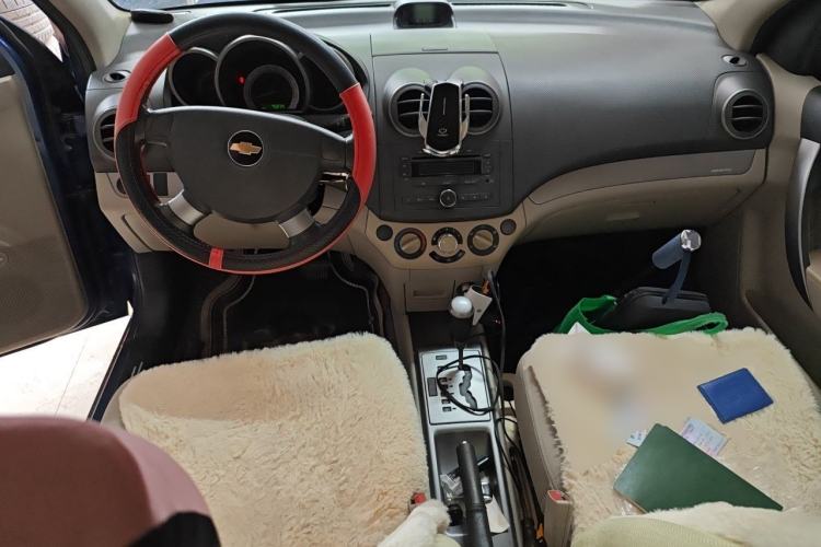 Used Chevrolet Lova 2009 1.6 SX AT Center Console