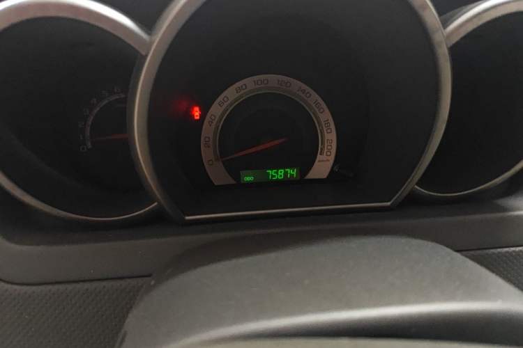 Used Chevrolet Lova 2009 1.6 SX AT Odometer Close Up