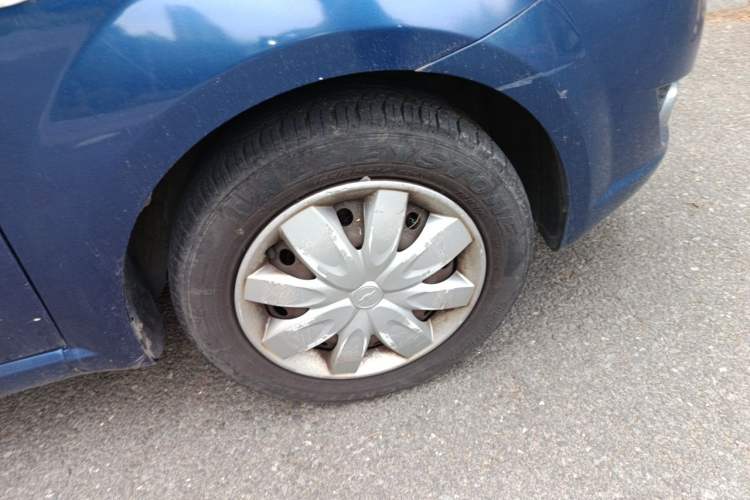 Used Chevrolet Lova 2009 1.4 SL MT Right Front Wheel Hub