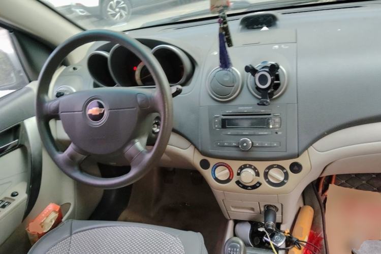 Used Chevrolet Lova 2009 1.4 SL MT Center Console