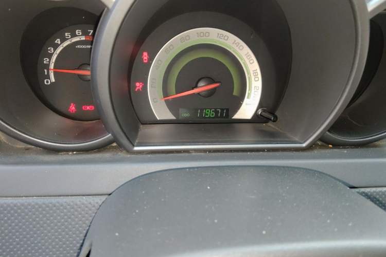 Used Chevrolet Lova 2009 1.4 SL MT Odometer Close Up
