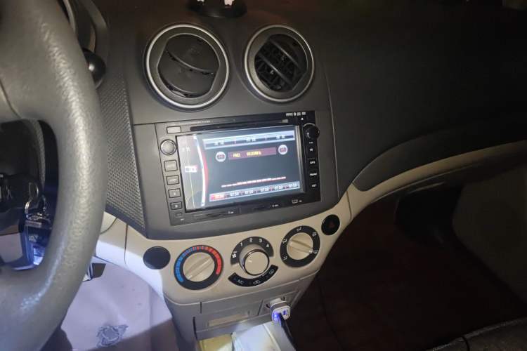 Used Chevrolet Lova 2009 1.4 SE MT Audio And AC Panel