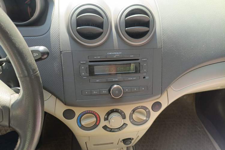Used Chevrolet Lova 2009 1.6 SX AT Audio And AC Panel
