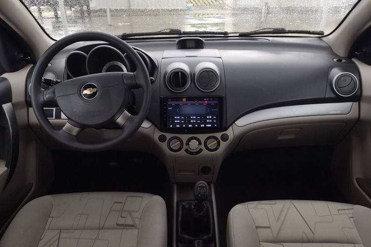 Used Chevrolet Lova 2009 1.4 SL MT Center Console