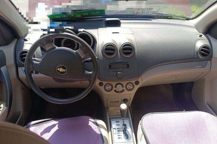 Used Chevrolet Lova 2009 1.6 SX AT Center Console