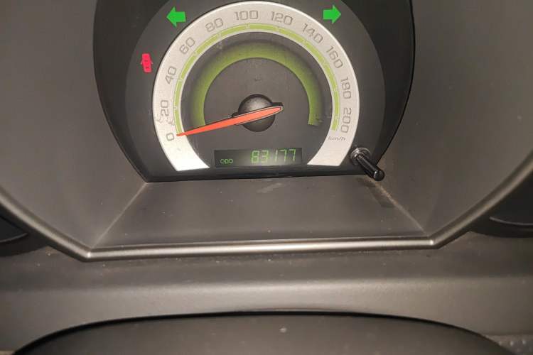 Used Chevrolet Lova 2009 1.4 SE MT Odometer Close Up