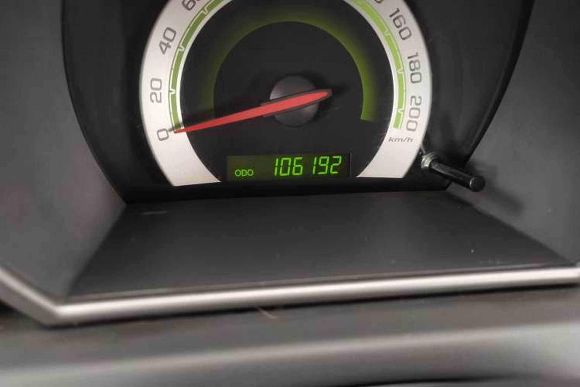 Used Chevrolet Lova 2009 1.4 SL MT Odometer Close Up