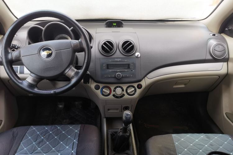 Used Chevrolet Lova 2009 1.4 SL MT Center Console
