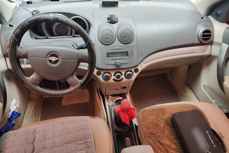 Used Chevrolet Lova 2009 1.4 SL MT Center Console