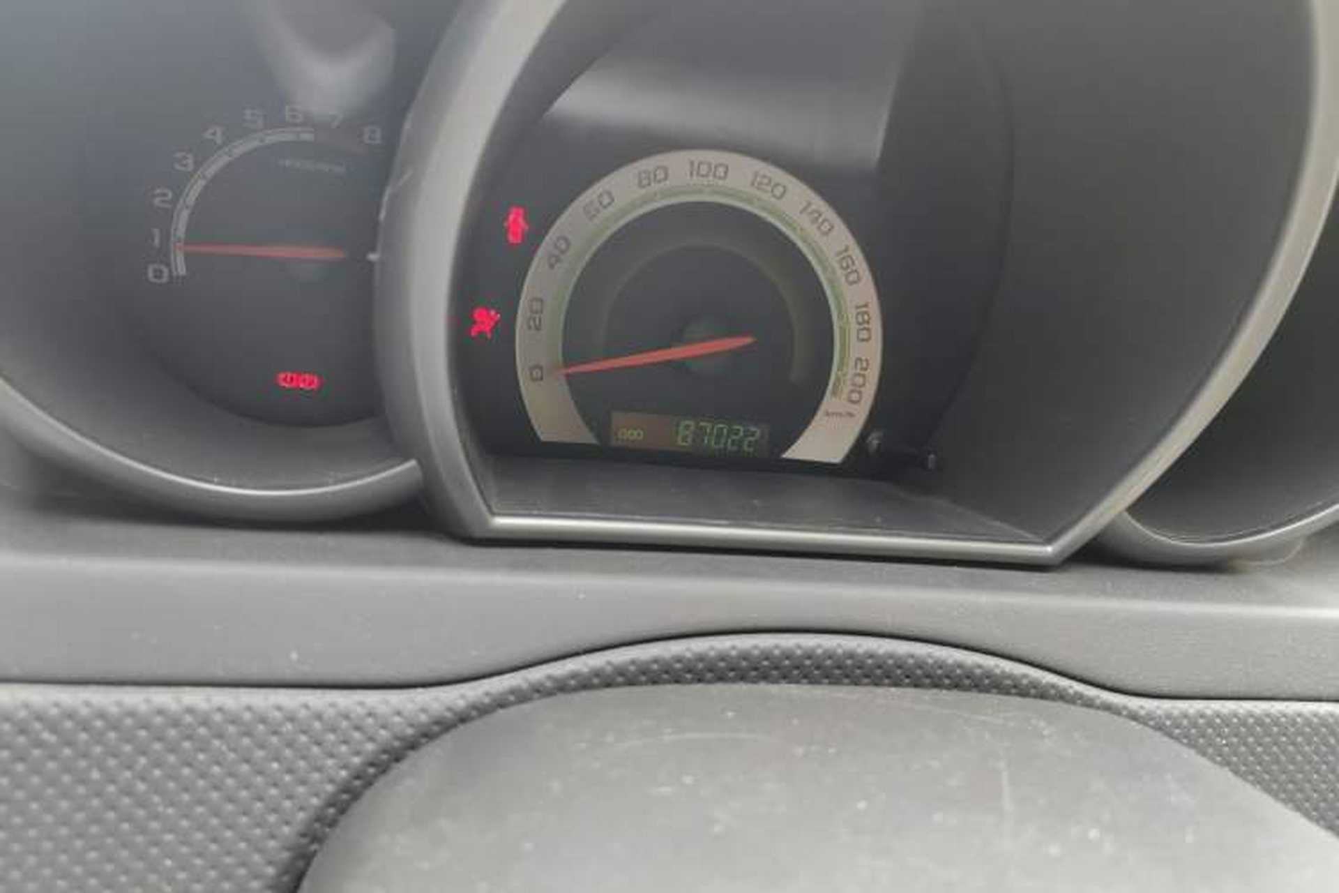 Used Chevrolet Lova 2009 1.4 SL MT Odometer Close Up