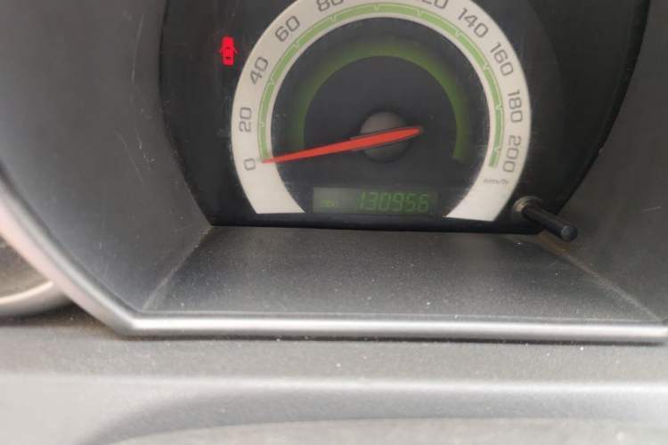 Used Chevrolet Lova 2009 1.6 SX AT Odometer Close Up