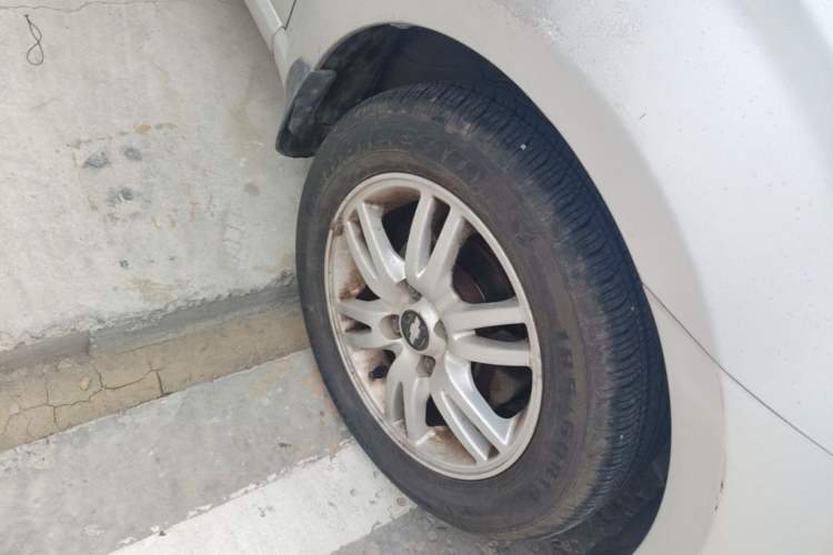 Used Chevrolet Lova 2009 1.4 SL MT Right Front Wheel Hub
