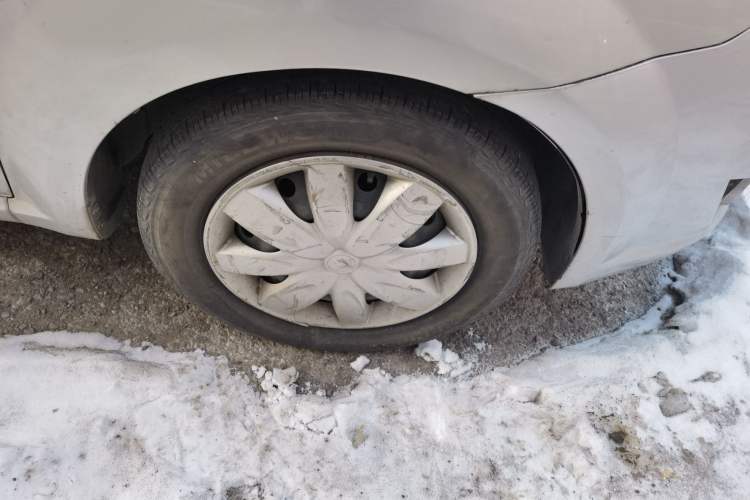 Used Chevrolet Lova 2009 1.4 SL MT Right Front Wheel Hub