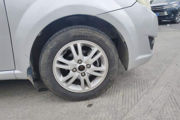 Used Chevrolet Lova 2009 1.6 SX AT Right Front Wheel Hub