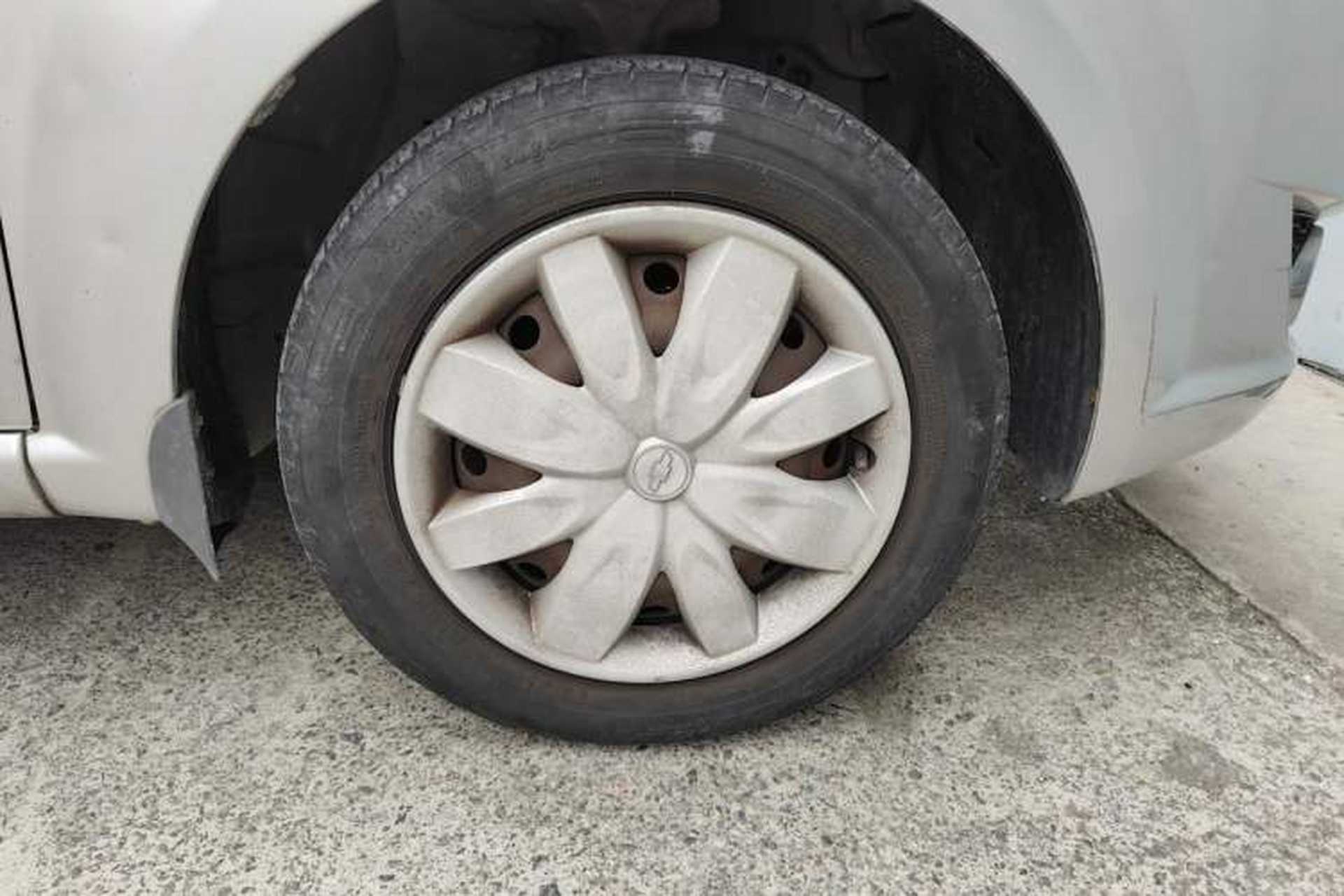 Used Chevrolet Lova 2009 1.4 SL MT Right Front Wheel Hub
