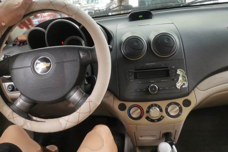 Used Chevrolet Lova 2009 1.4 SE AT Center Console