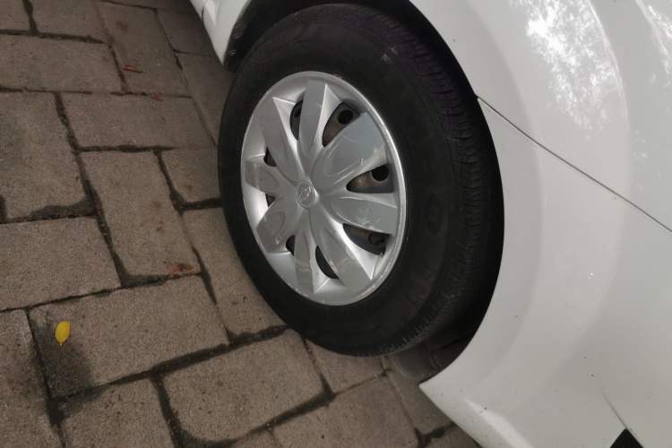 Used Chevrolet Lova 2009 1.4 SE AT Right Front Wheel Hub