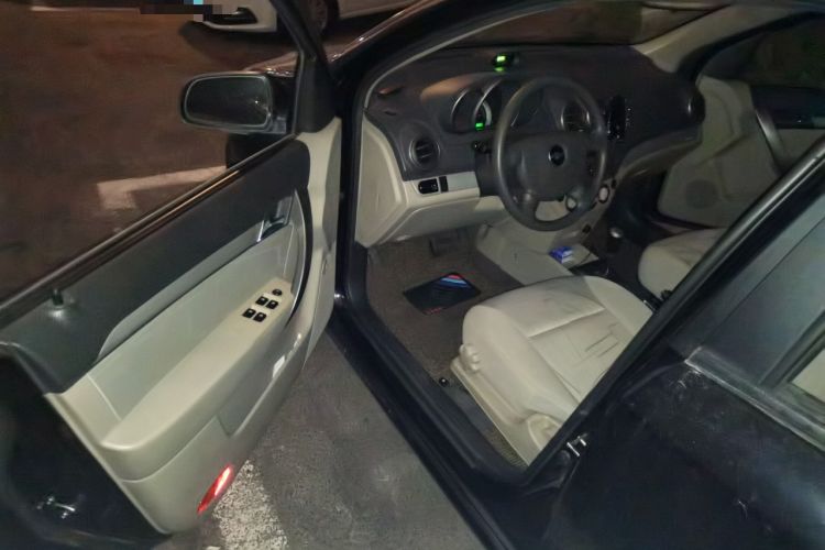 Used Chevrolet Lova 2010 1.4 AT Fashion Edition Driver Seat