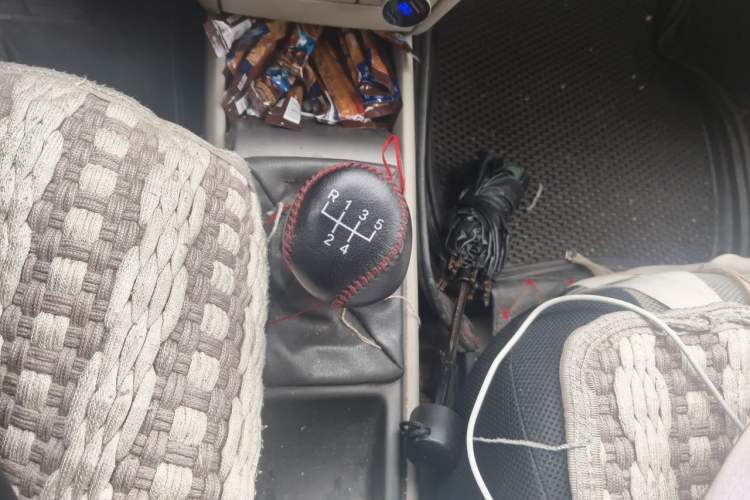 Used Chevrolet Lova 2010 1.4 MT Fengdu Version Gear Lever