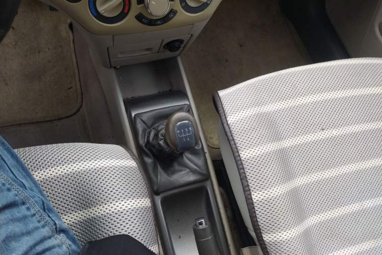 Used Chevrolet Lova 2010 1.4 MT Fengdu Version Gear Lever