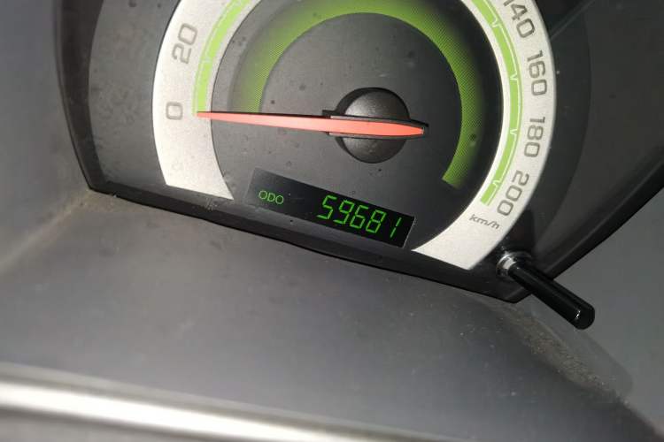 Used Chevrolet Lova 2010 1.4 AT Fashion Edition Odometer Close Up