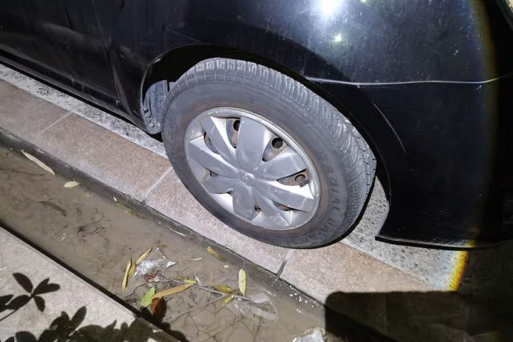Used Chevrolet Lova 2010 1.4 AT Fashion Edition Right Front Wheel Hub
