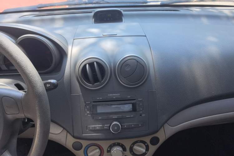 Used Chevrolet Lova 2010 1.4 AT Fashion Edition Audio And AC Panel