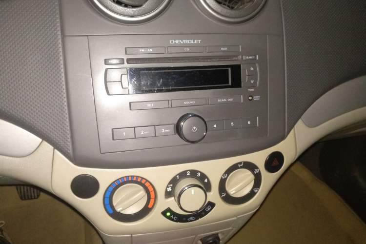 Used Chevrolet Lova 2010 1.4 MT Fengdu Version Audio And AC Panel