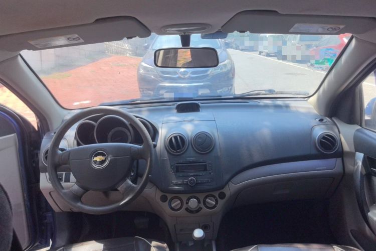 Used Chevrolet Lova 2010 1.4 AT Fashion Edition Center Console