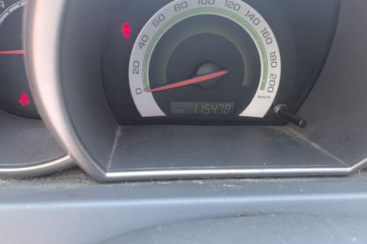 Used Chevrolet Lova 2010 1.4 AT Fashion Edition Odometer Close Up