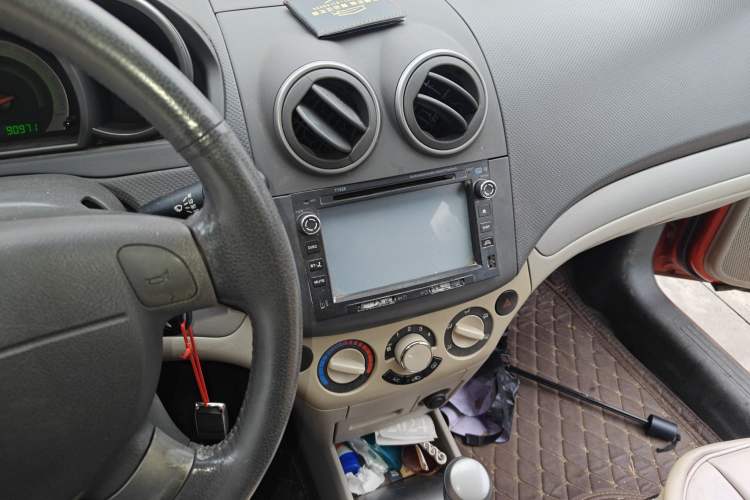 Used Chevrolet Lova 2010 1.6 AT Style Edition Audio And AC Panel