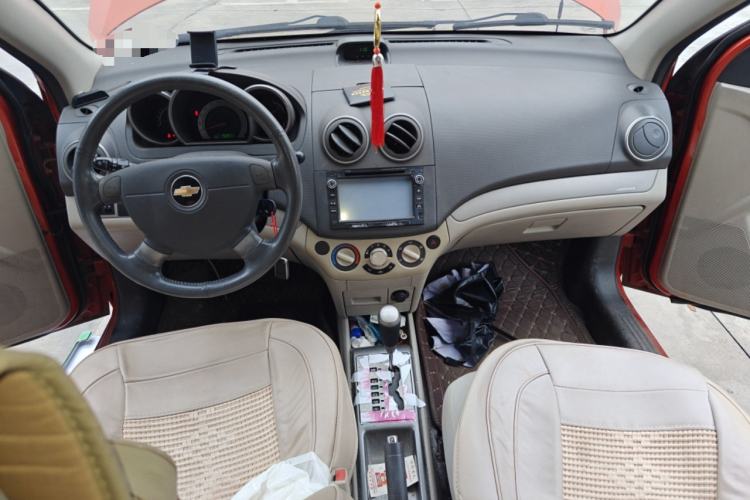 Used Chevrolet Lova 2010 1.6 AT Style Edition Center Console