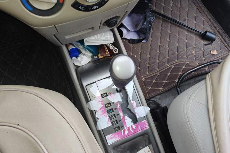 Used Chevrolet Lova 2010 1.6 AT Style Edition Gear Lever