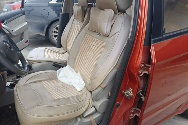Used Chevrolet Lova 2010 1.6 AT Style Edition Left Front Seat