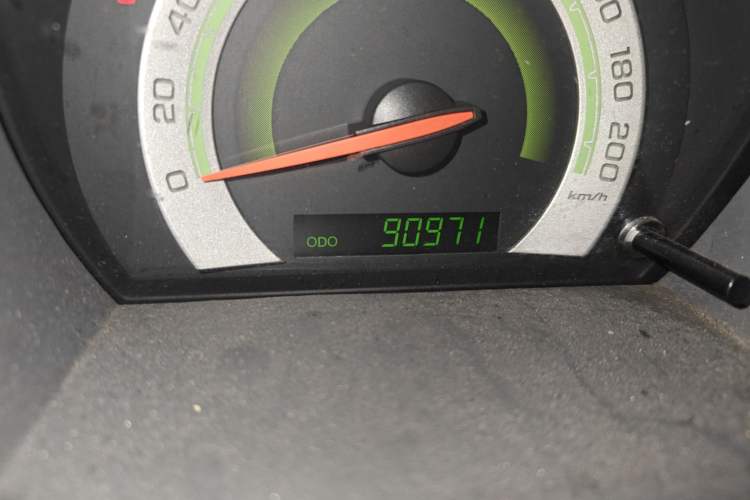 Used Chevrolet Lova 2010 1.6 AT Style Edition Odometer Close Up