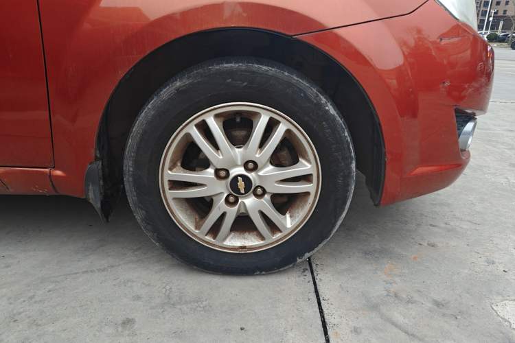 Used Chevrolet Lova 2010 1.6 AT Style Edition Right Front Wheel Hub