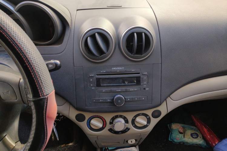 Used Chevrolet Lova 2010 1.4 AT Fashion Edition Audio And AC Panel