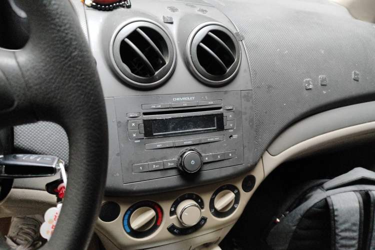 Used Chevrolet Lova 2010 1.4 AT Fashion Edition Audio And AC Panel