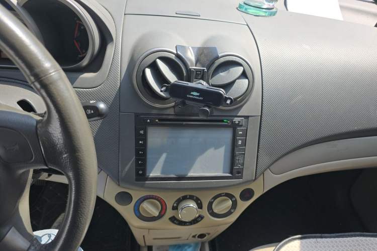 Used Chevrolet Lova 2010 1.6MT Dynamic Edition Audio And AC Panel