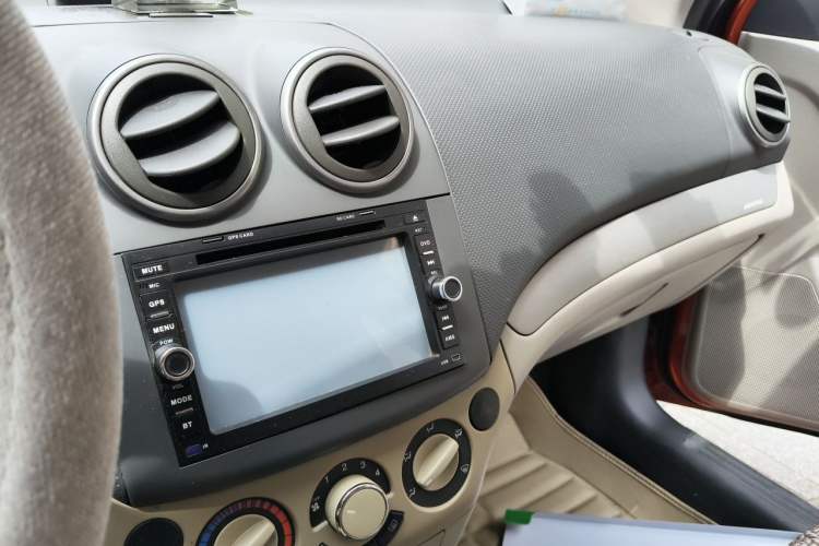 Used Chevrolet Lova 2010 1.4 AT Fashion Edition Audio And AC Panel