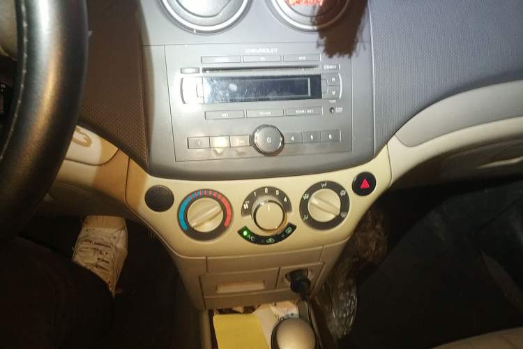 Used Chevrolet Lova 2010 1.6 AT Style Edition Audio And AC Panel