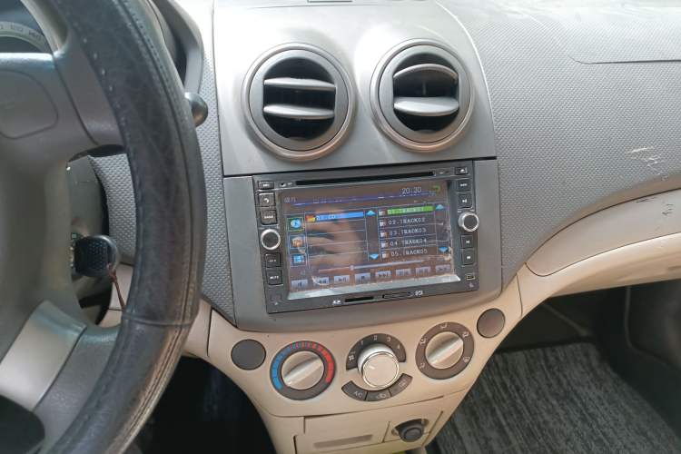 Used Chevrolet Lova 2010 1.4 AT Fashion Edition Audio And AC Panel