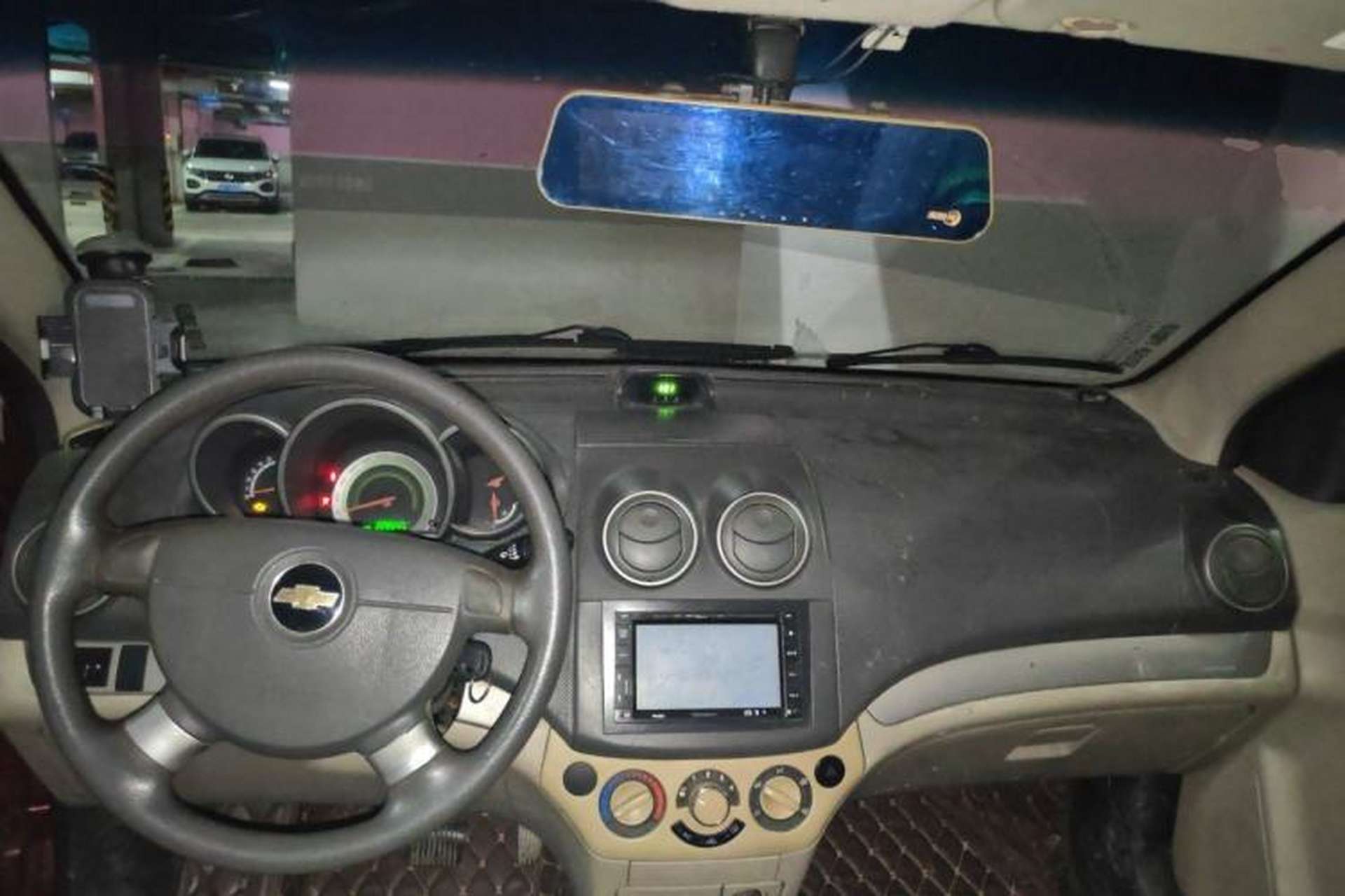 Used Chevrolet Lova 2010 1.4 AT Fashion Edition Center Console