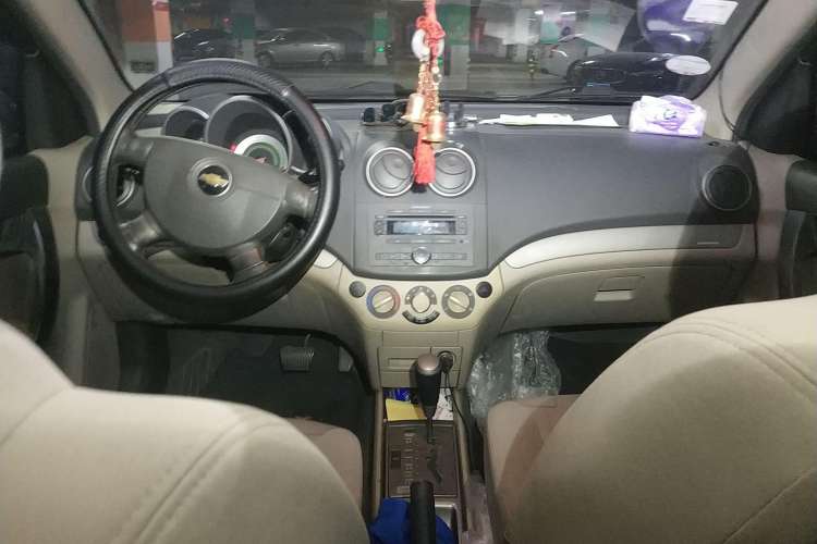 Used Chevrolet Lova 2010 1.6 AT Style Edition Center Console