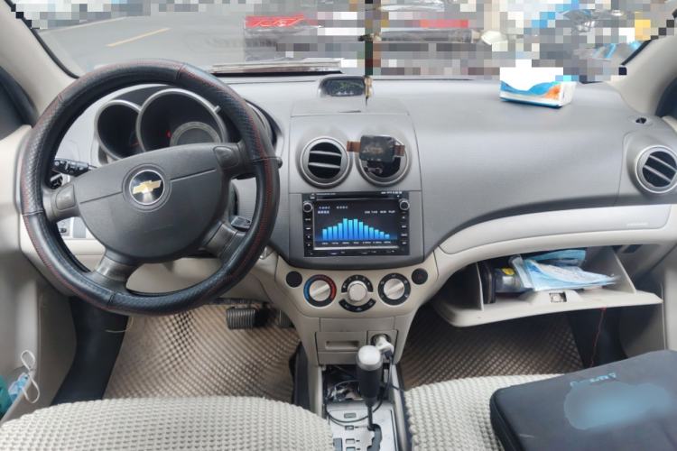 Used Chevrolet Lova 2010 1.4 AT Fashion Edition Center Console