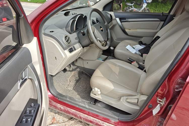 Used Chevrolet Lova 2010 1.4 AT Fashion Edition Driver Seat