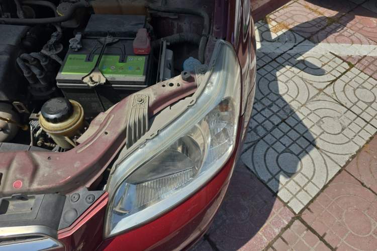 Used Chevrolet Lova 2010 1.6MT Dynamic Edition Engine Bay Left