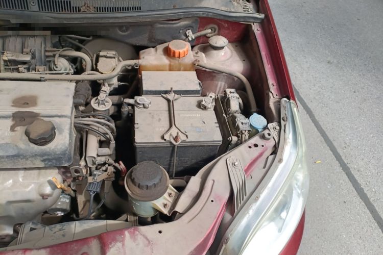 Used Chevrolet Lova 2010 1.4 AT Fashion Edition Engine Bay Left
