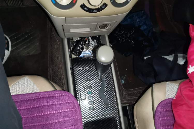 Used Chevrolet Lova 2010 1.4 AT Fashion Edition Gear Lever